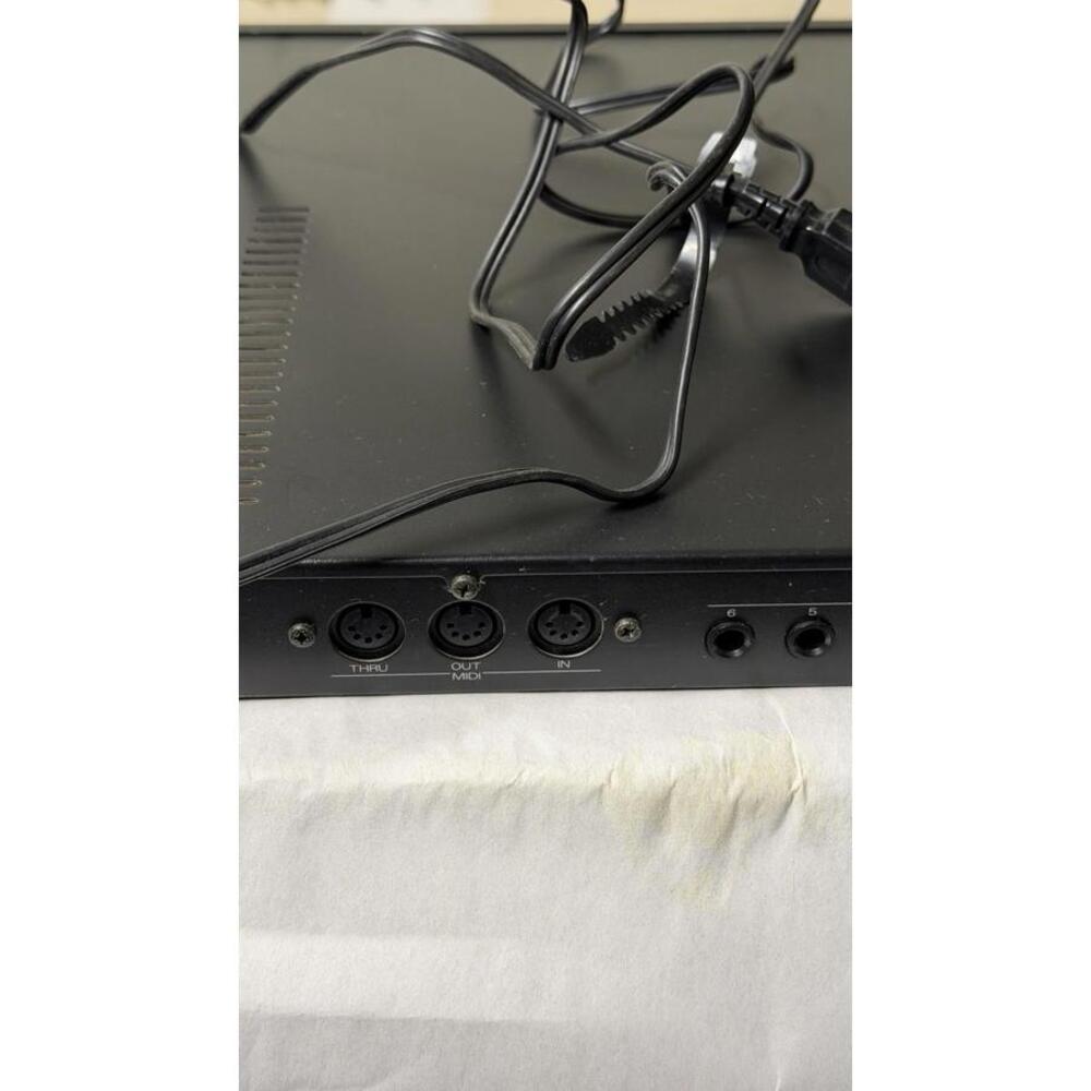 Roland R-8M Total Percussion Sound Module – Japan 100V – Works Great - Picture 15 of 16